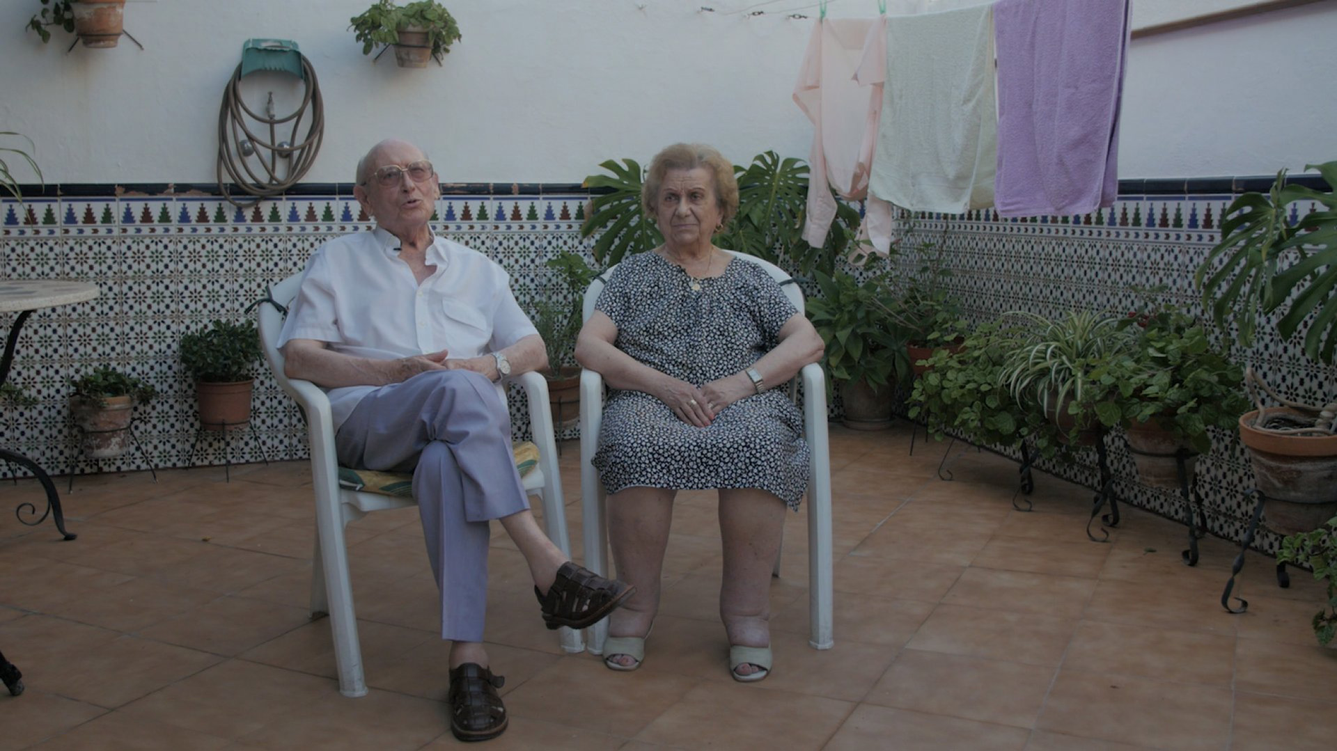 Imagen de película: Manolo Montesco y Carmela Capuleto